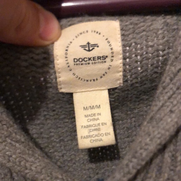 Medium Dockers sweater - Picture 2 of 4